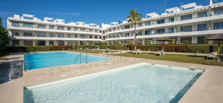 Sale of middle floor apartment in Bel Air 4