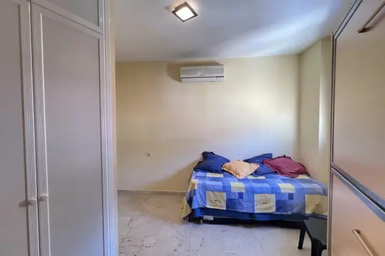 Image 6 thumb