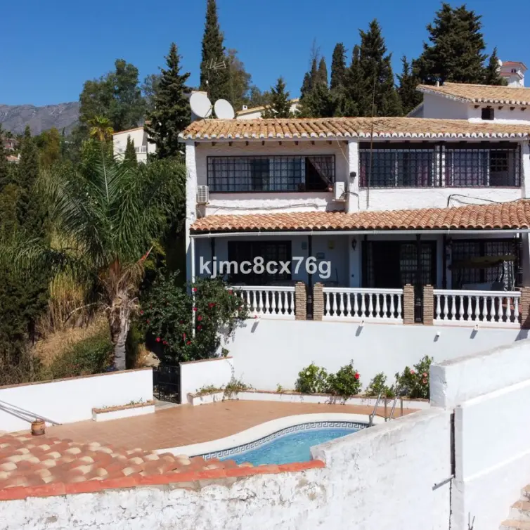 Продажа  отдельно стоящей виллы в Campo Mijas