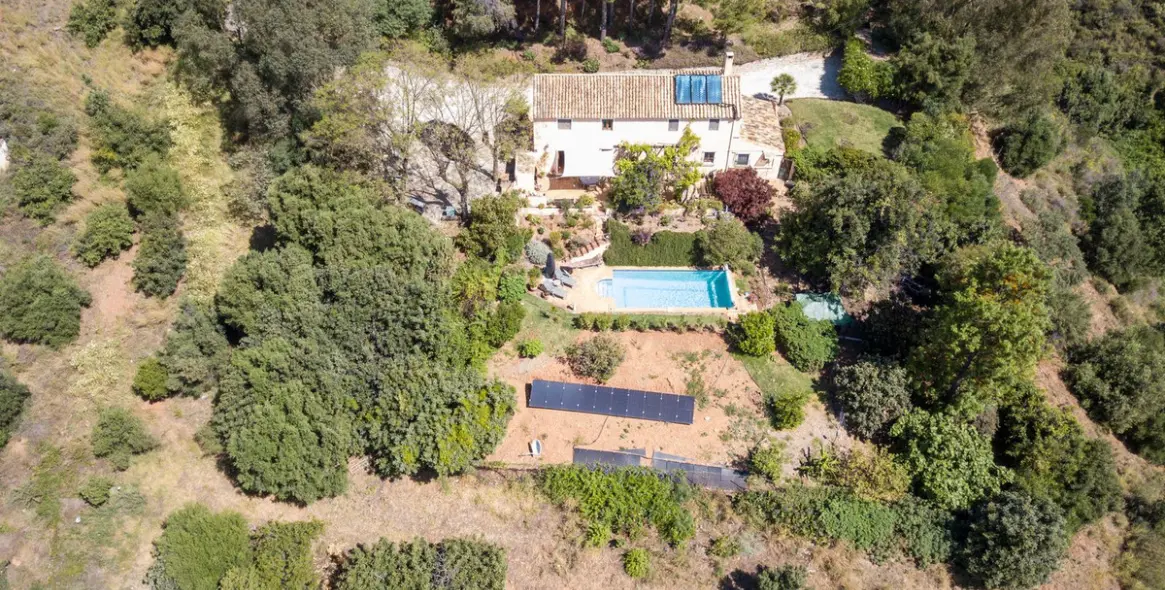 Продажа  отдельно стоящей виллы в Estepona 17