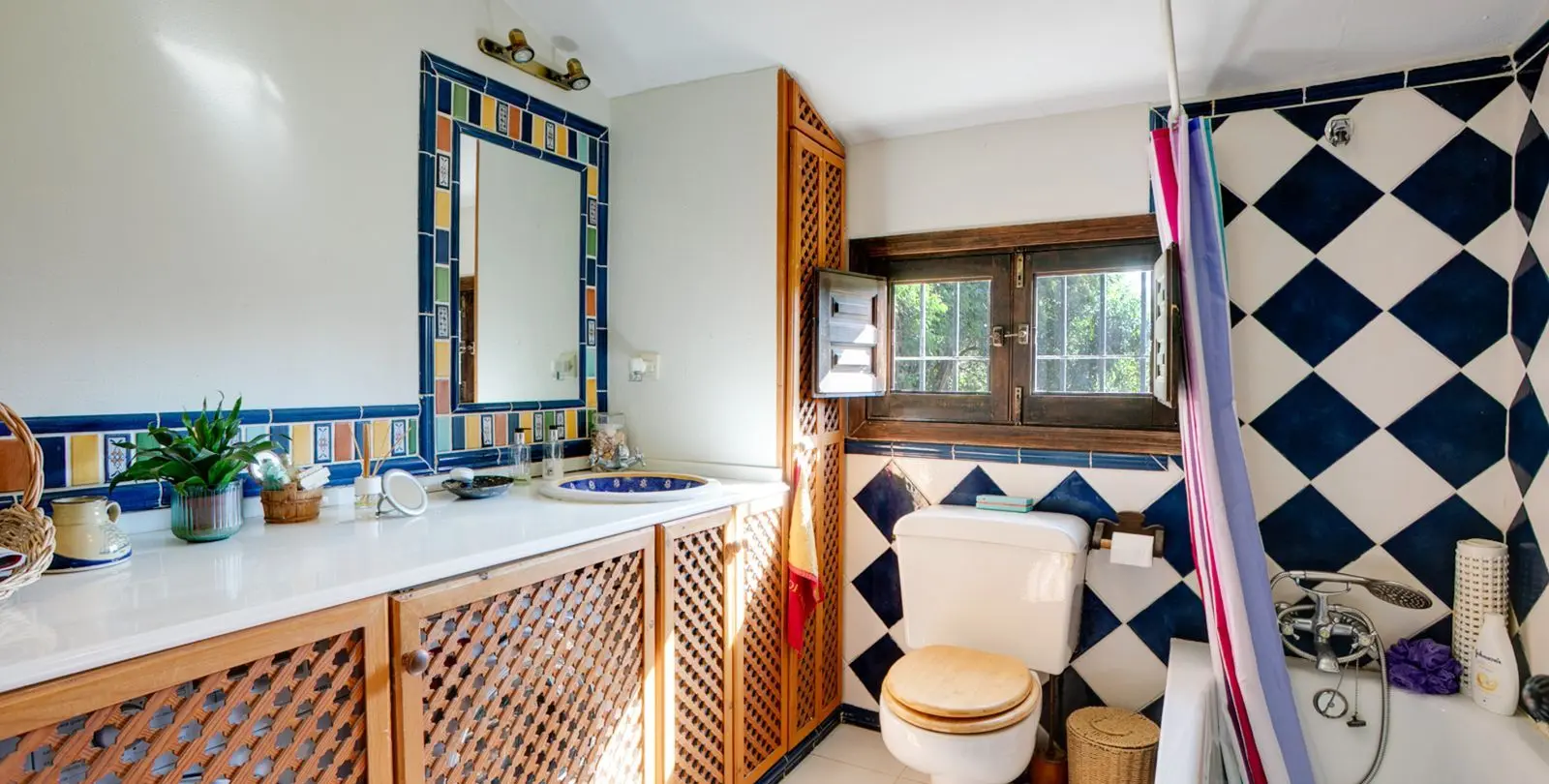 Sale of detached villa in Estepona 10