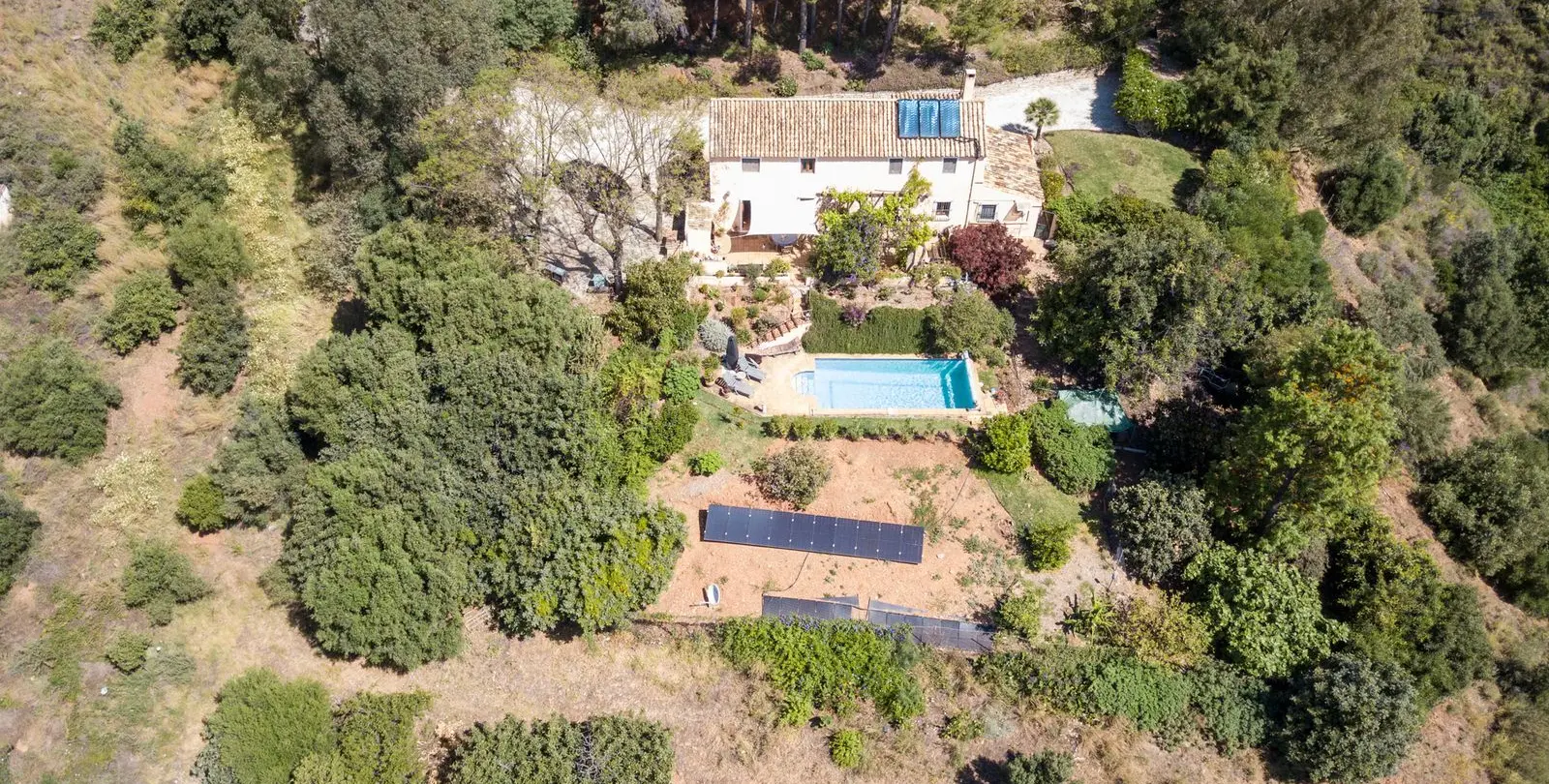 Sale of detached villa in Estepona 16