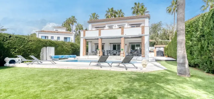 Sale of detached villa in Calahonda 0