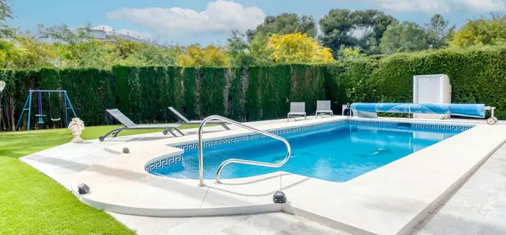 Sale of detached villa in Calahonda 2