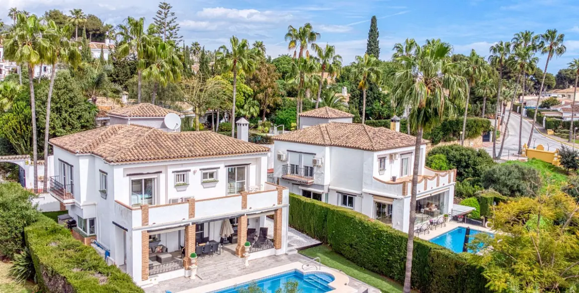 Sale of detached villa in Calahonda 4