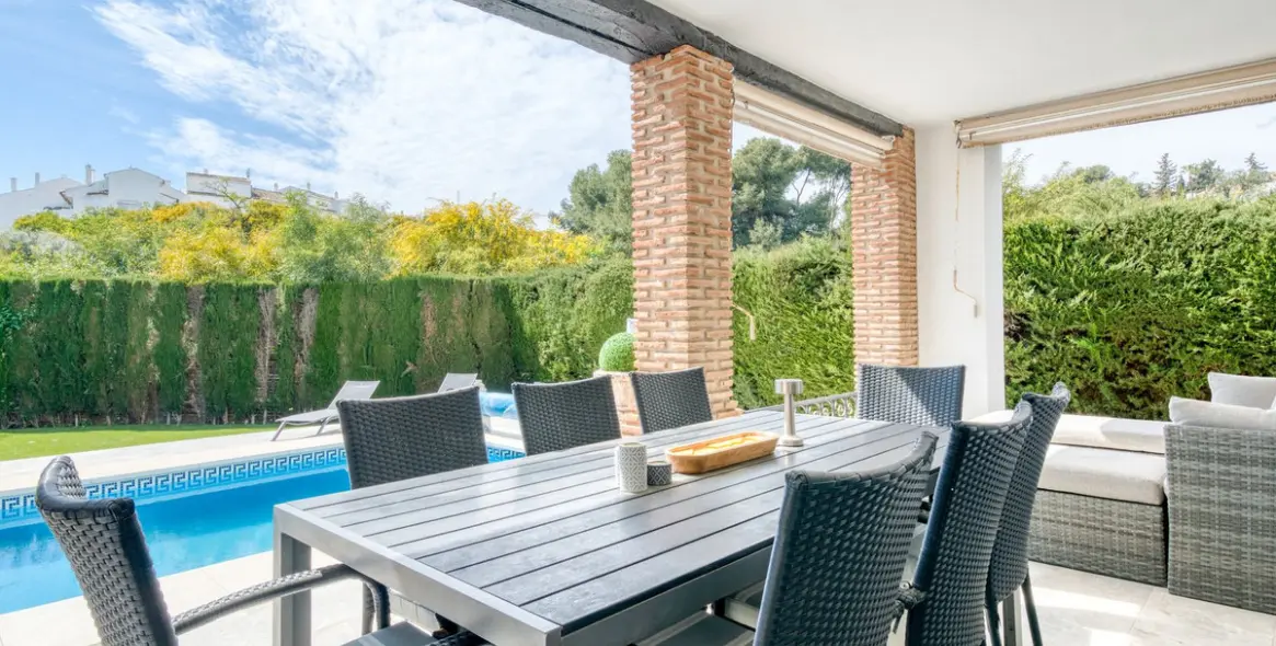 Sale of detached villa in Calahonda 5
