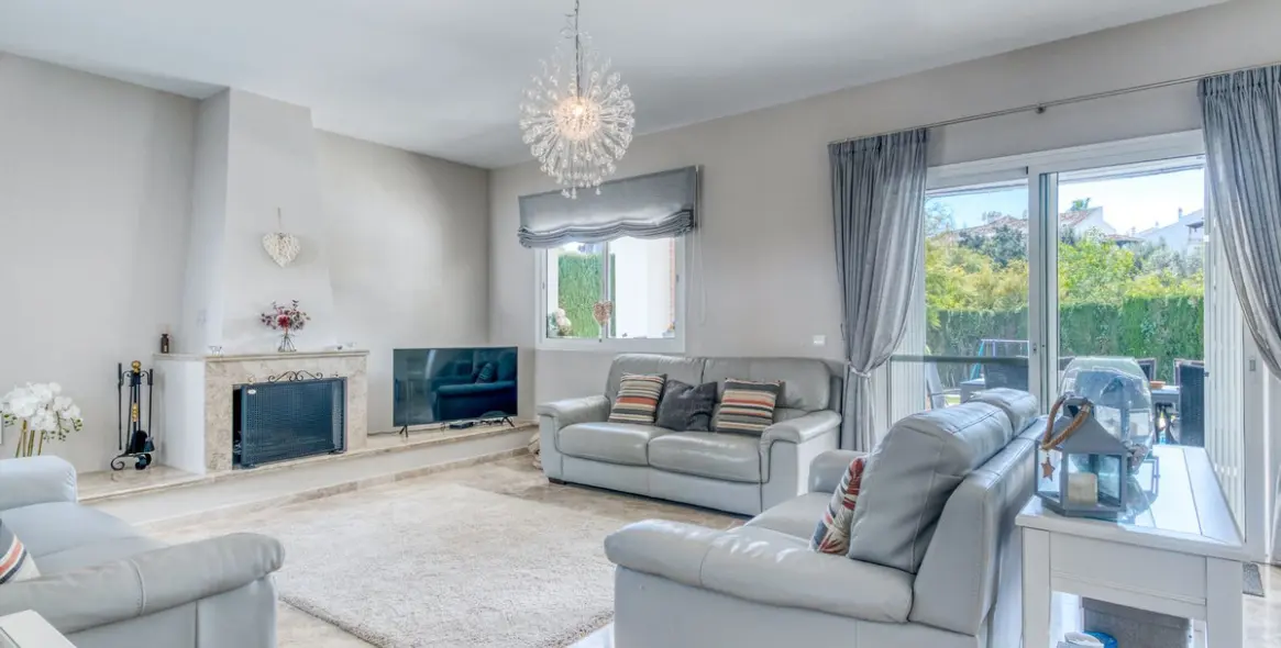 Sale of detached villa in Calahonda 6