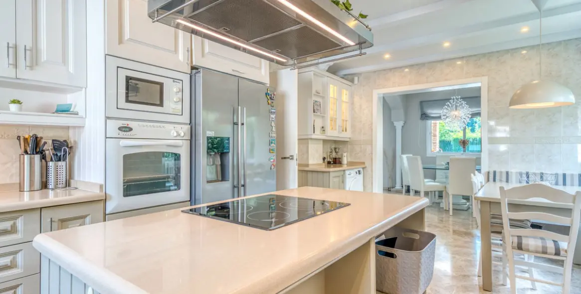 Sale of detached villa in Calahonda 9