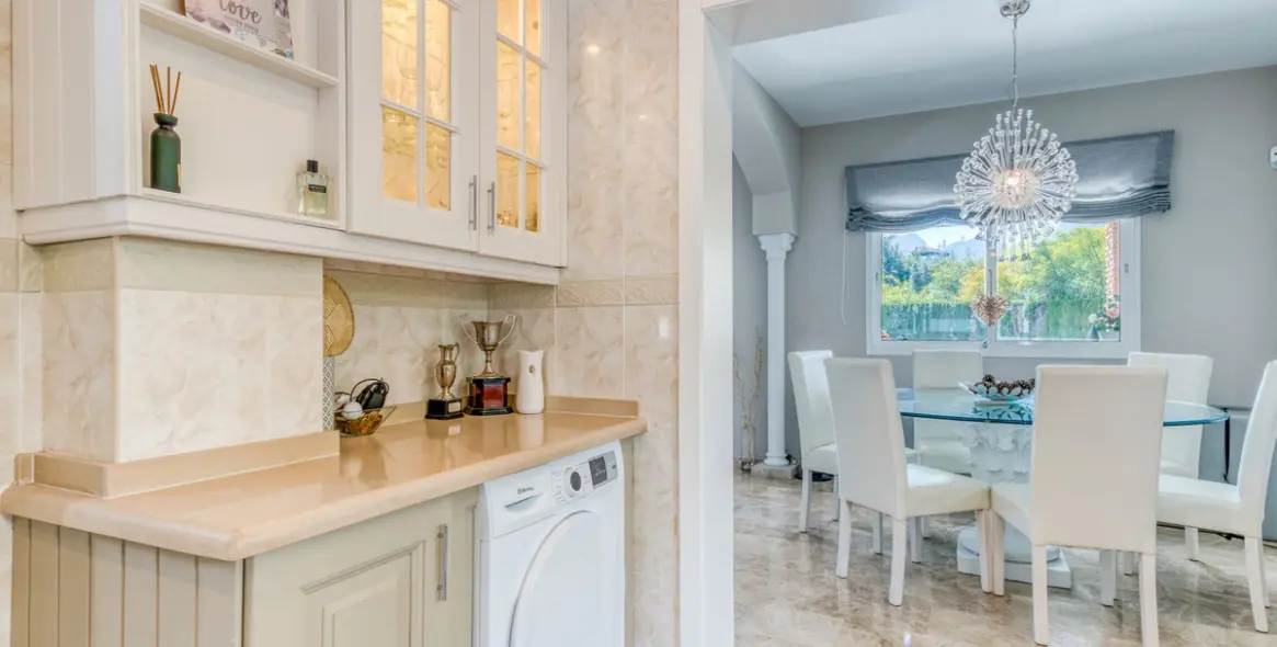 Sale of detached villa in Calahonda 19