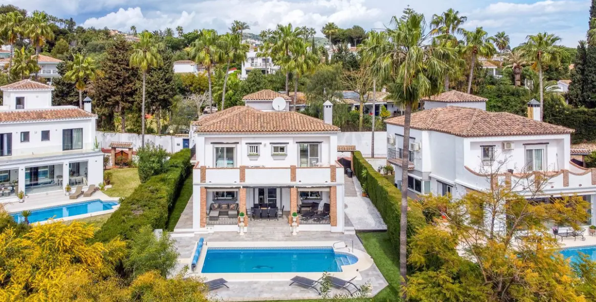Sale of detached villa in Calahonda 31