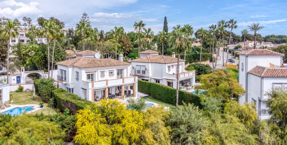 Sale of detached villa in Calahonda 32