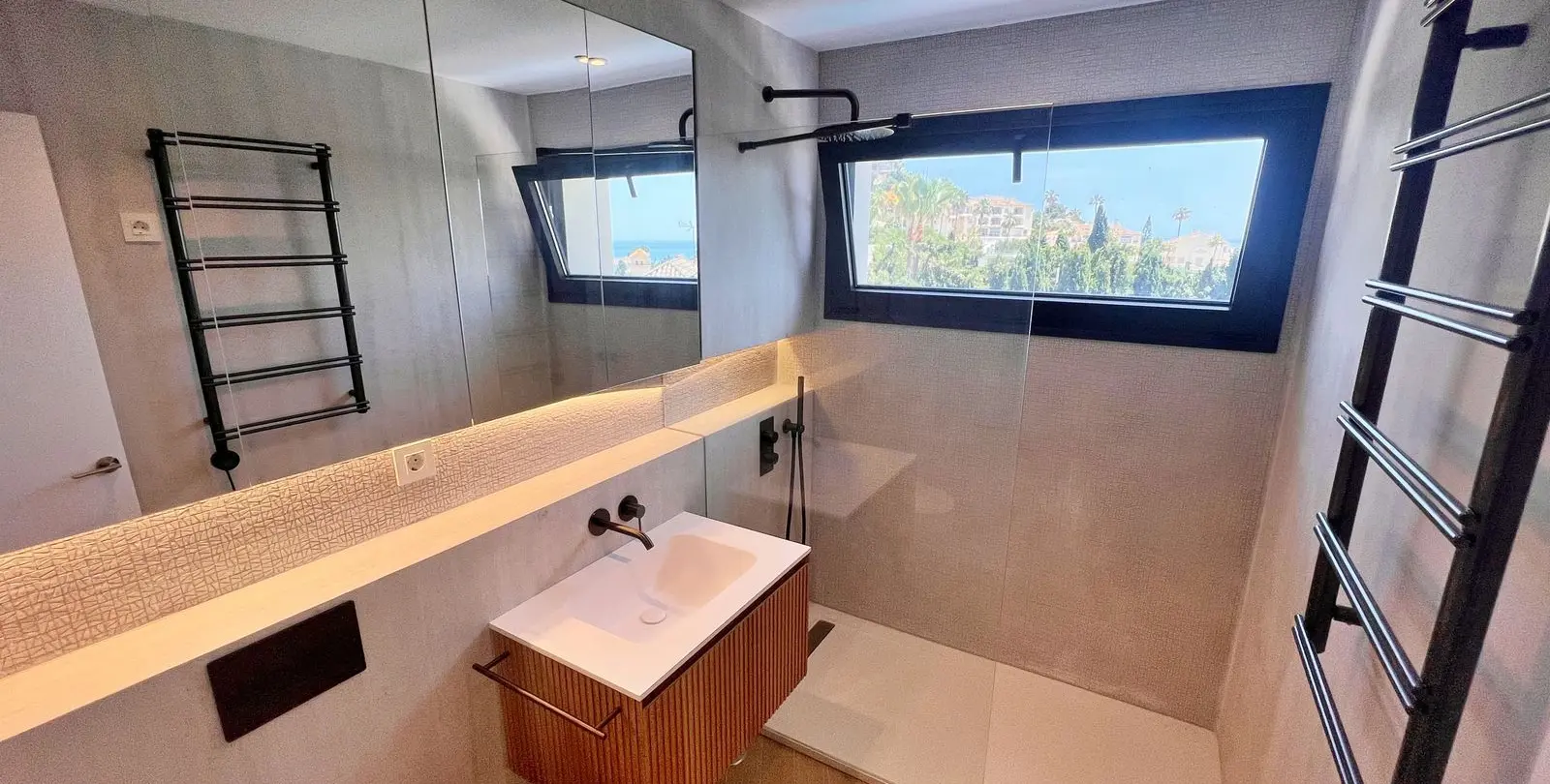 Sale of detached villa in Riviera del Sol 14