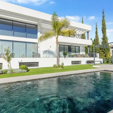 Sale of detached villa in El Paraiso