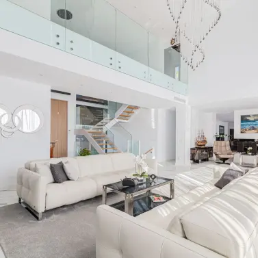 Sale of detached villa in El Paraiso