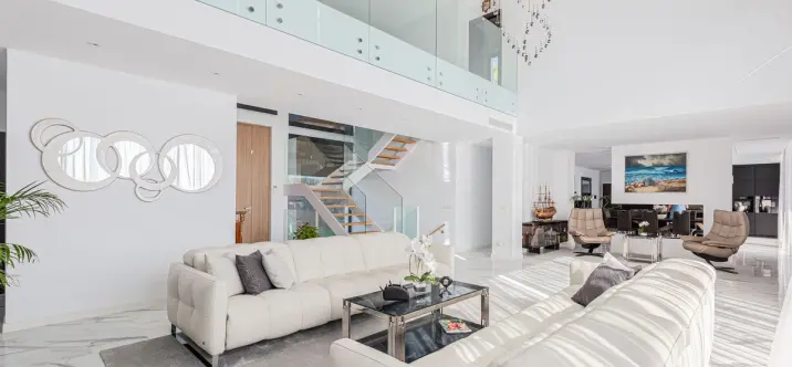 Sale of detached villa in El Paraiso 2