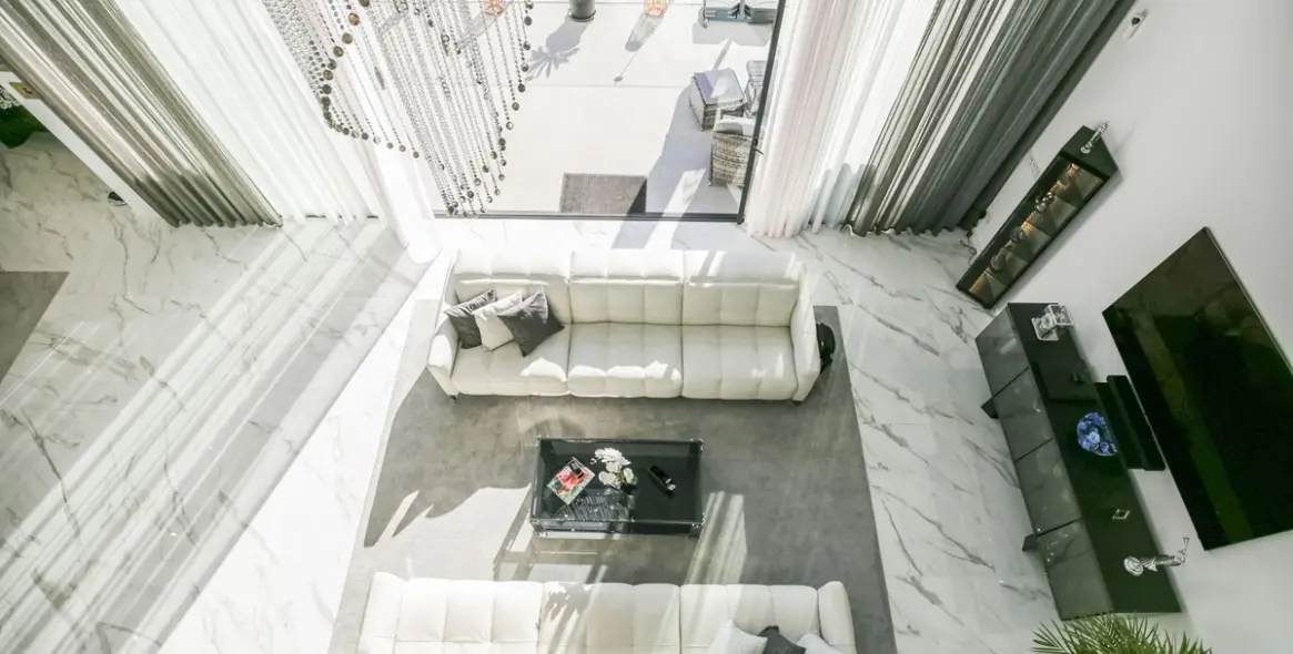 Sale of detached villa in El Paraiso 5
