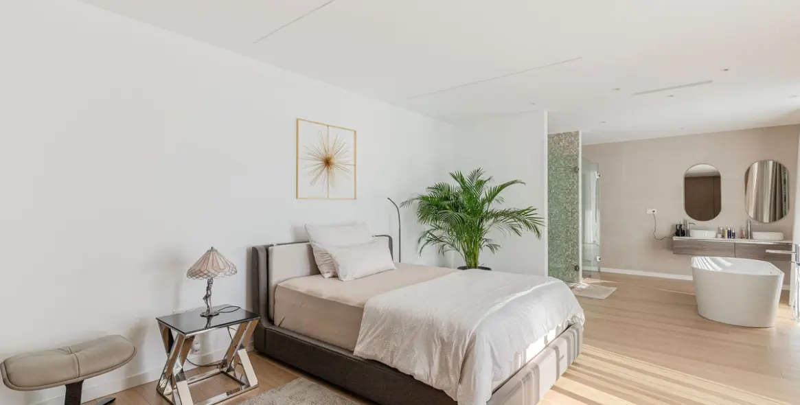 Sale of detached villa in El Paraiso 6