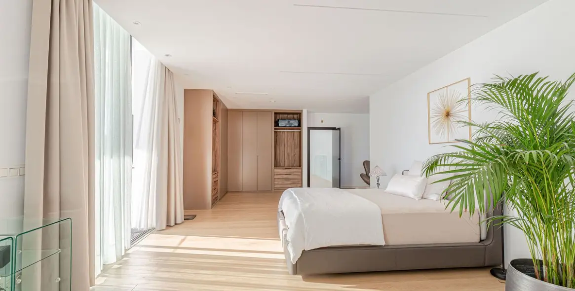 Sale of detached villa in El Paraiso 8