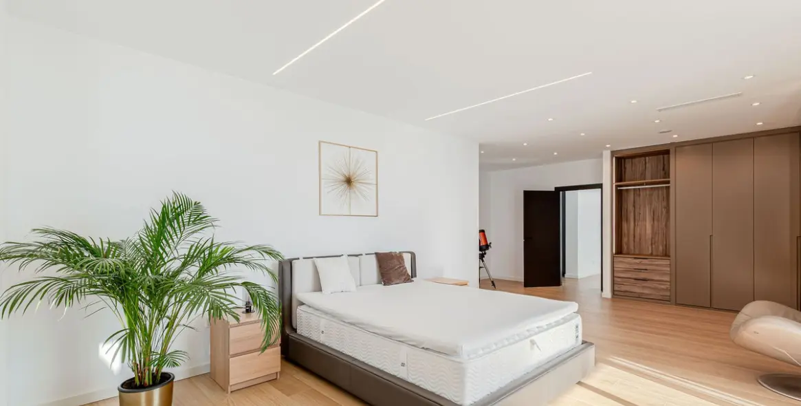 Sale of detached villa in El Paraiso 11