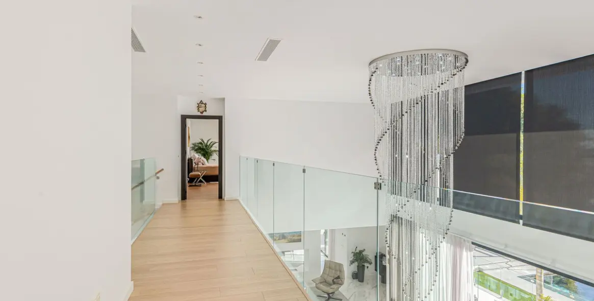 Sale of detached villa in El Paraiso 12
