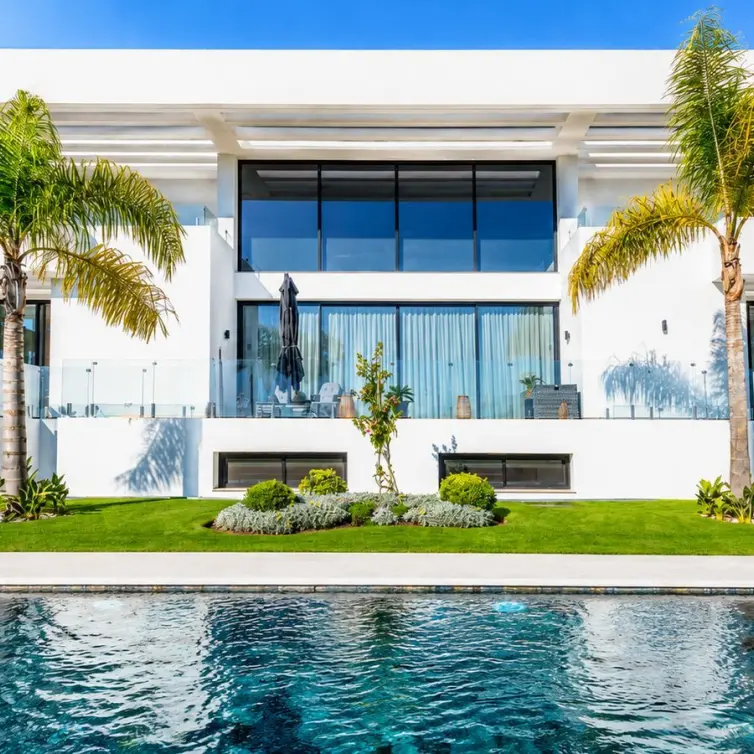 Продажа  отдельно стоящей виллы в El Paraiso
