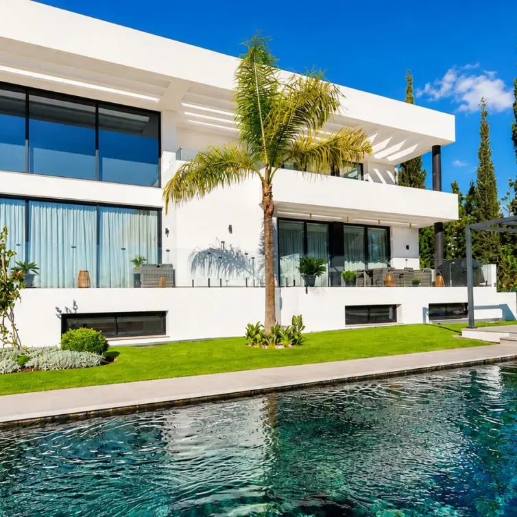 Продажа  отдельно стоящей виллы в El Paraiso