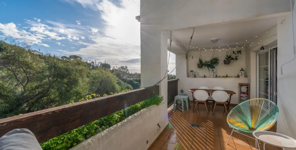 Sale of middle floor apartment in Benalmadena 2