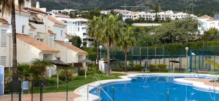Venta de apartamento en planta media en Benalmadena 2