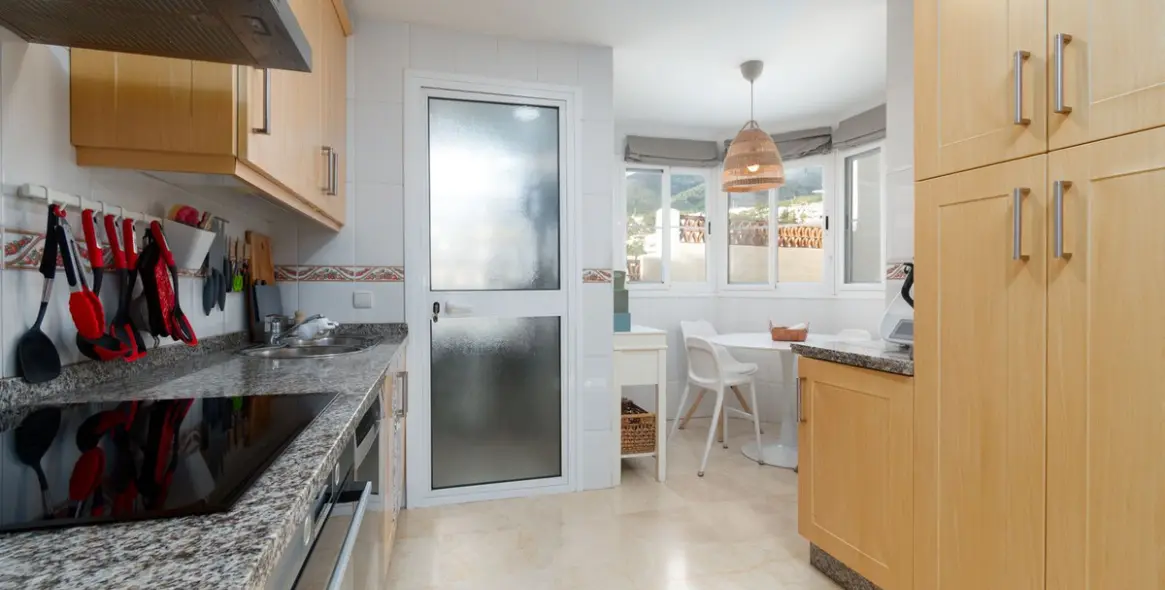 Sale of middle floor apartment in Benalmadena 10
