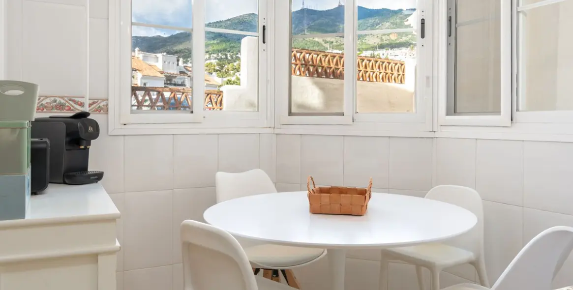 Sale of middle floor apartment in Benalmadena 11