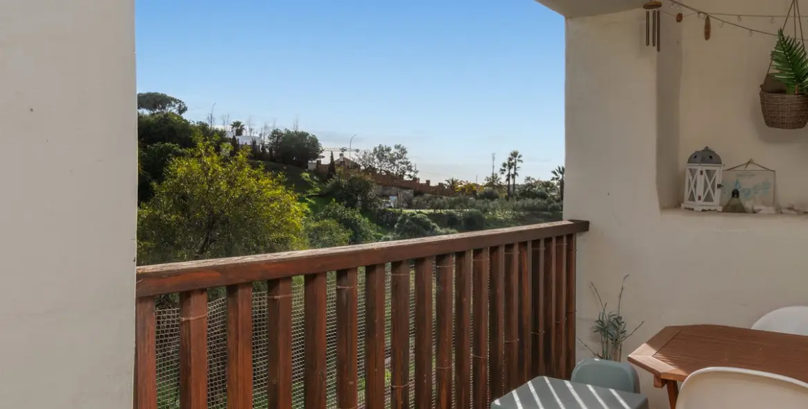 Sale of middle floor apartment in Benalmadena 14
