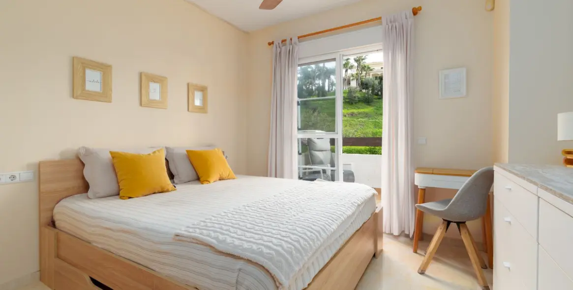 Sale of middle floor apartment in Benalmadena 16