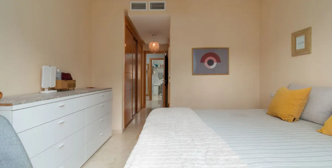 Sale of middle floor apartment in Benalmadena 17