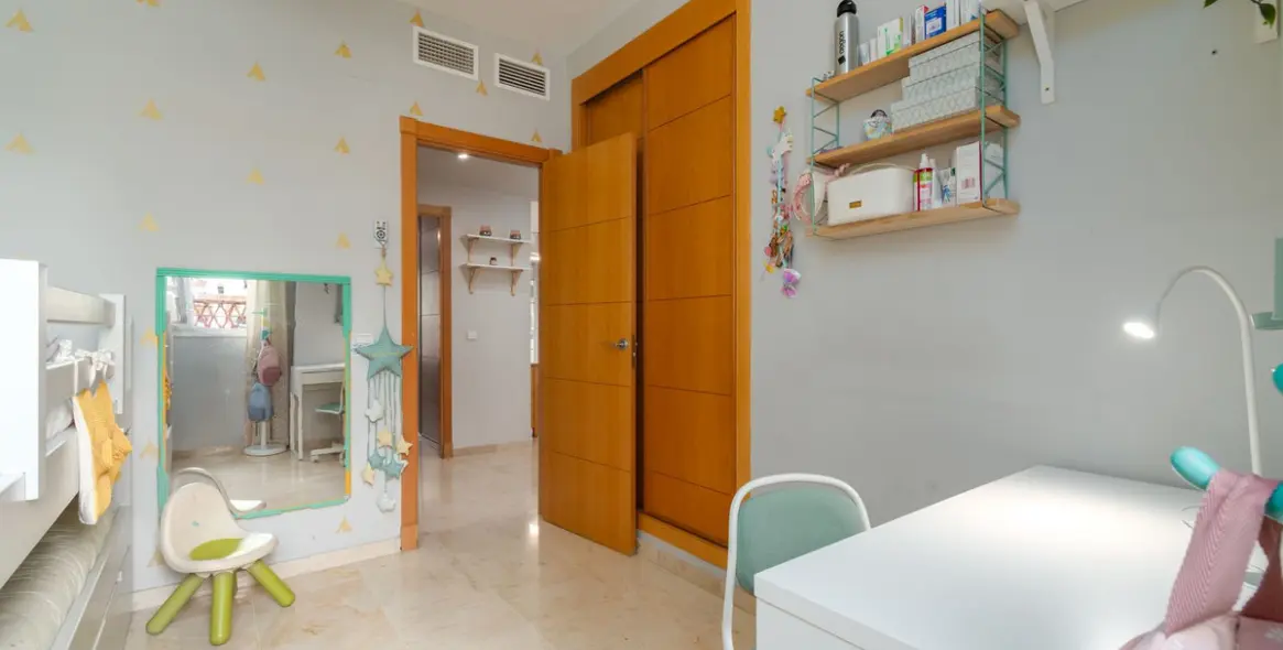 Sale of middle floor apartment in Benalmadena 21