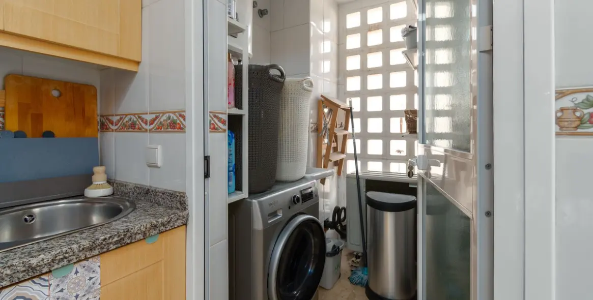 Sale of middle floor apartment in Benalmadena 24