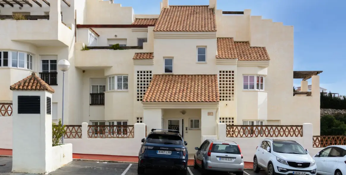 Sale of middle floor apartment in Benalmadena 25
