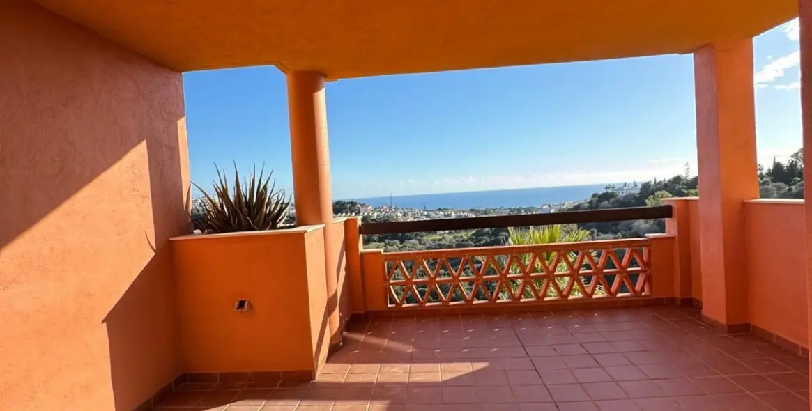 Sale of middle floor apartment in Las Chapas 1