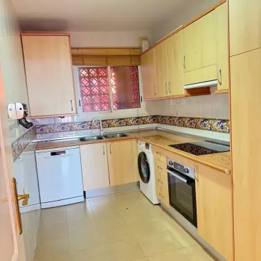 Sale of middle floor apartment in Las Chapas