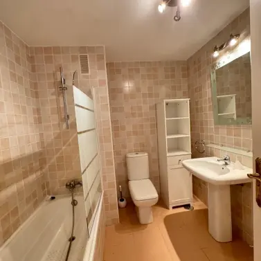 Sale of middle floor apartment in Las Chapas