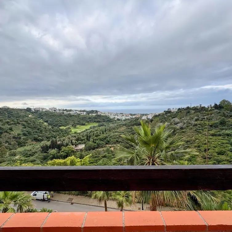 Sale of middle floor apartment in Las Chapas