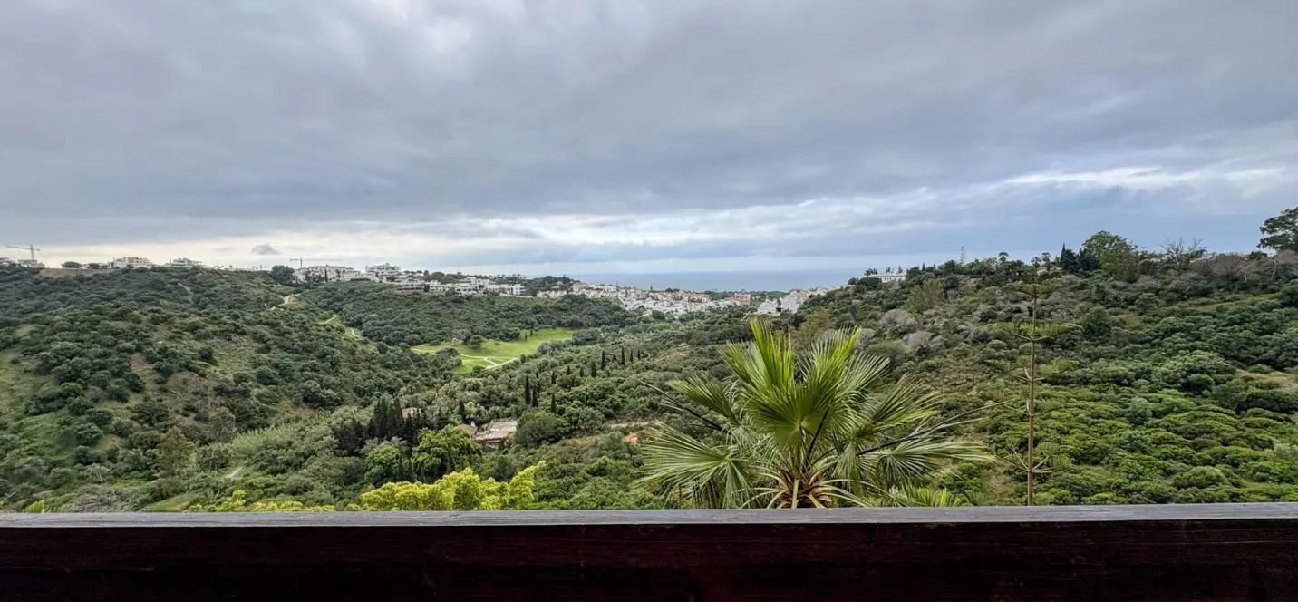 Sale of middle floor apartment in Las Chapas 1