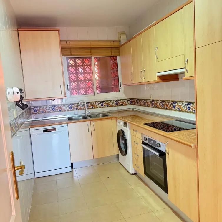 Sale of middle floor apartment in Las Chapas