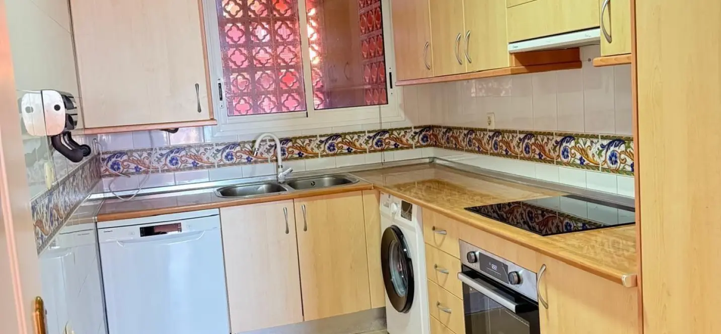 Sale of middle floor apartment in Las Chapas 3