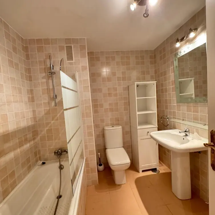 Sale of middle floor apartment in Las Chapas