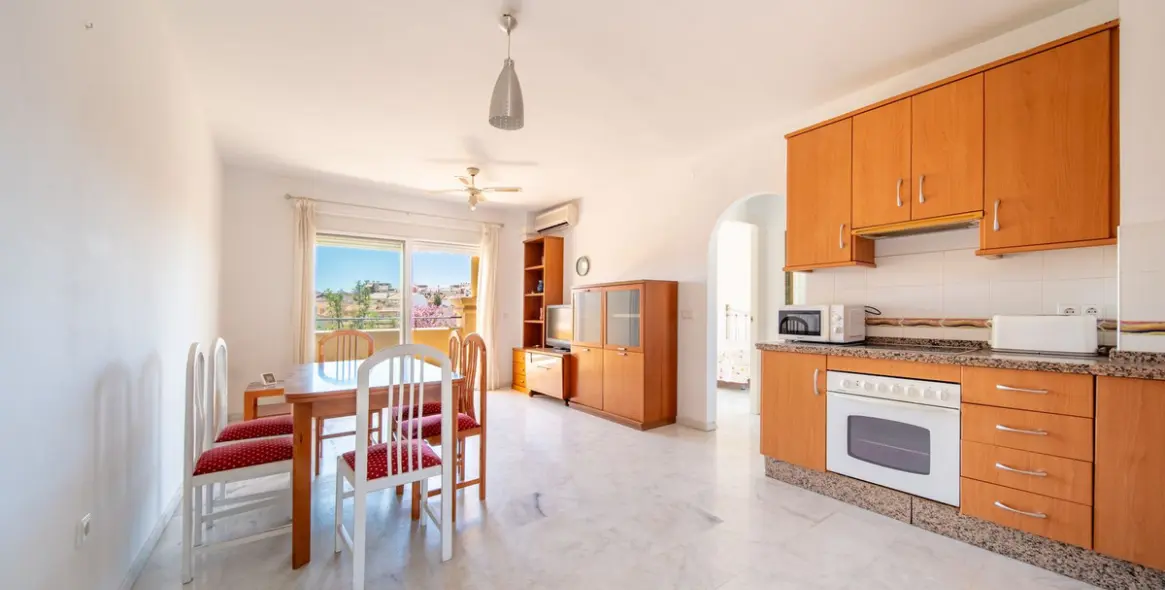 Sale of middle floor apartment in Los Pacos 3