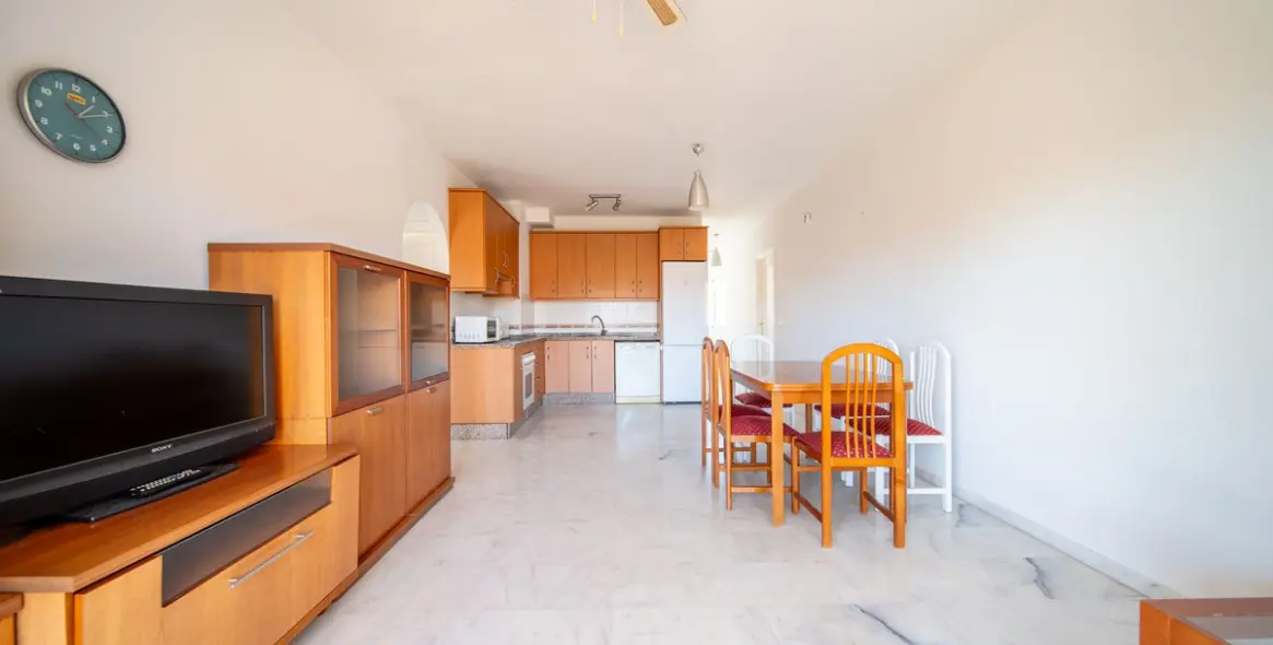 Sale of middle floor apartment in Los Pacos 5