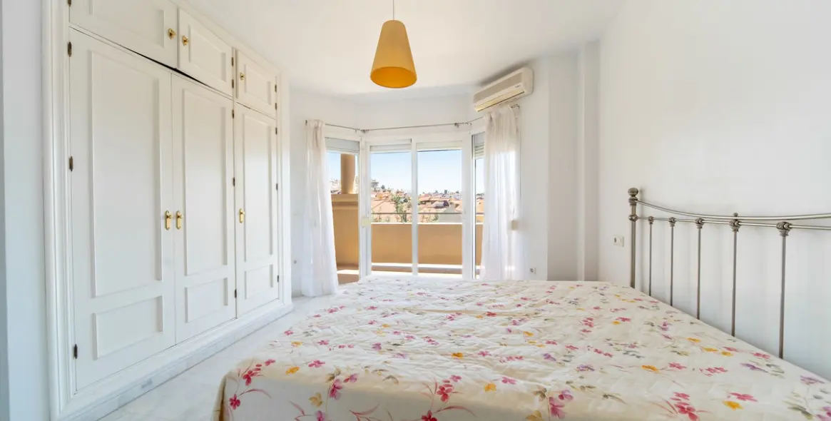 Sale of middle floor apartment in Los Pacos 19