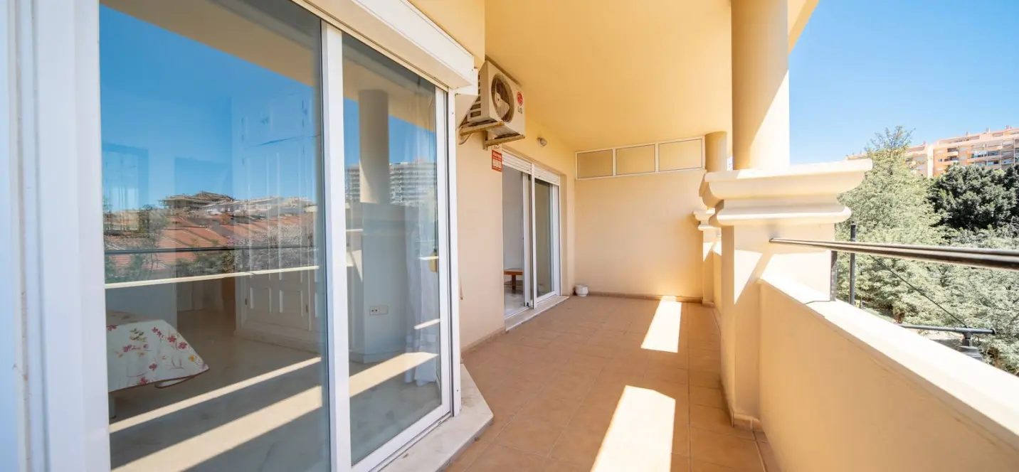 Sale of middle floor apartment in Los Pacos 0