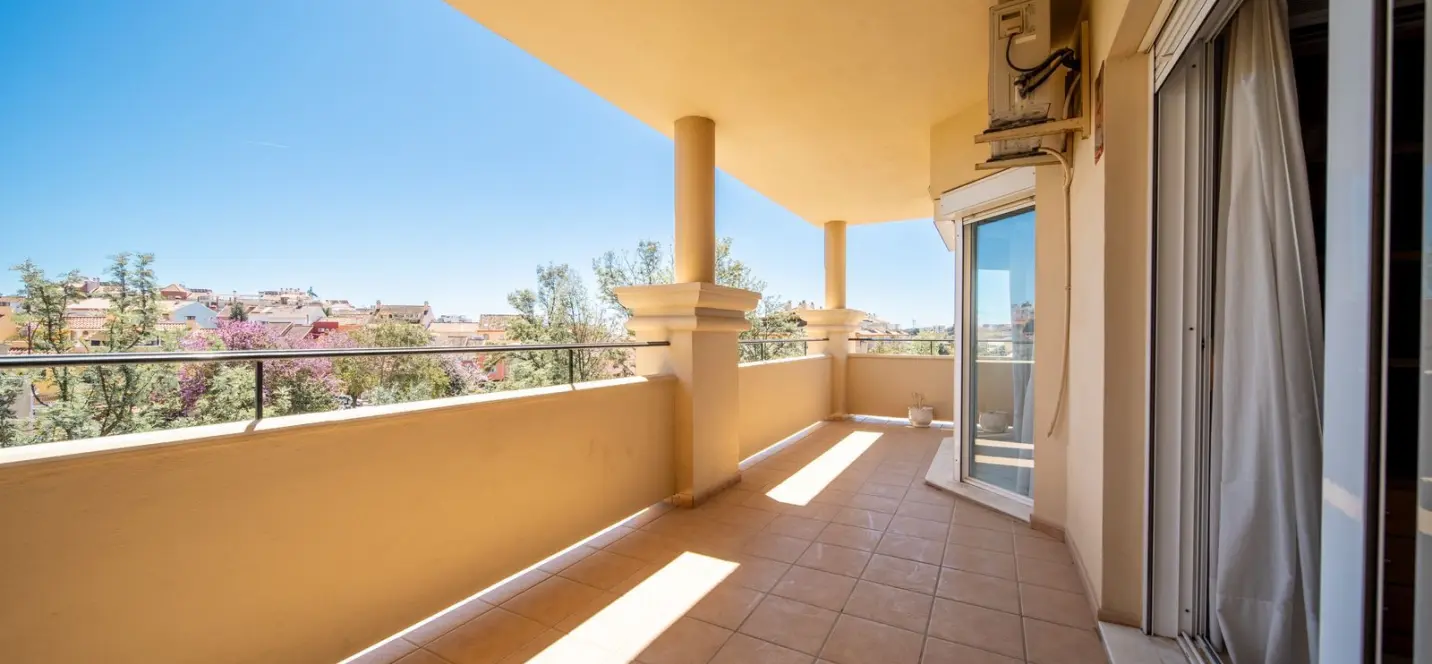 Sale of middle floor apartment in Los Pacos 1
