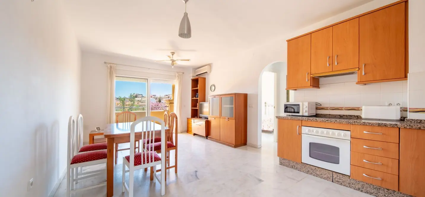 Sale of middle floor apartment in Los Pacos 2
